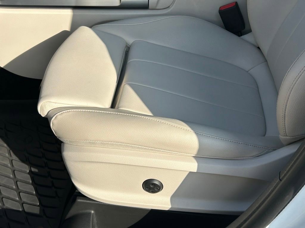 Used 2023 Mercedes-Benz GLB 250 4MATIC image 16