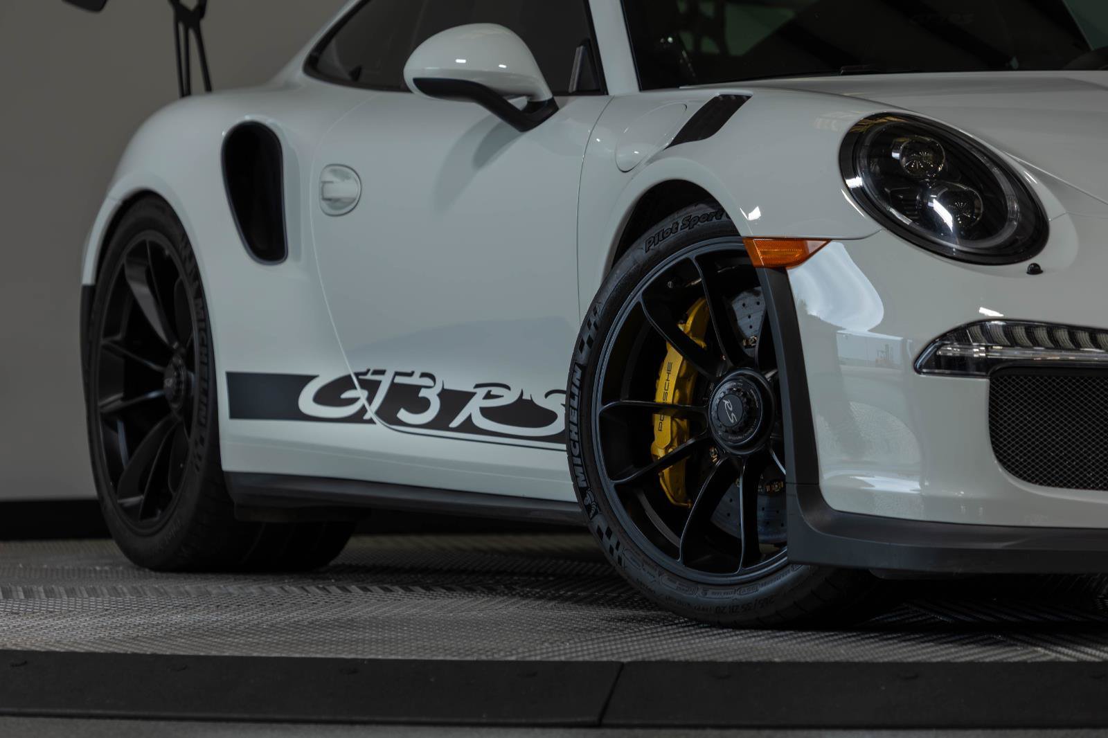 Used 2016 Porsche 911 GT3 RS RWD image 46