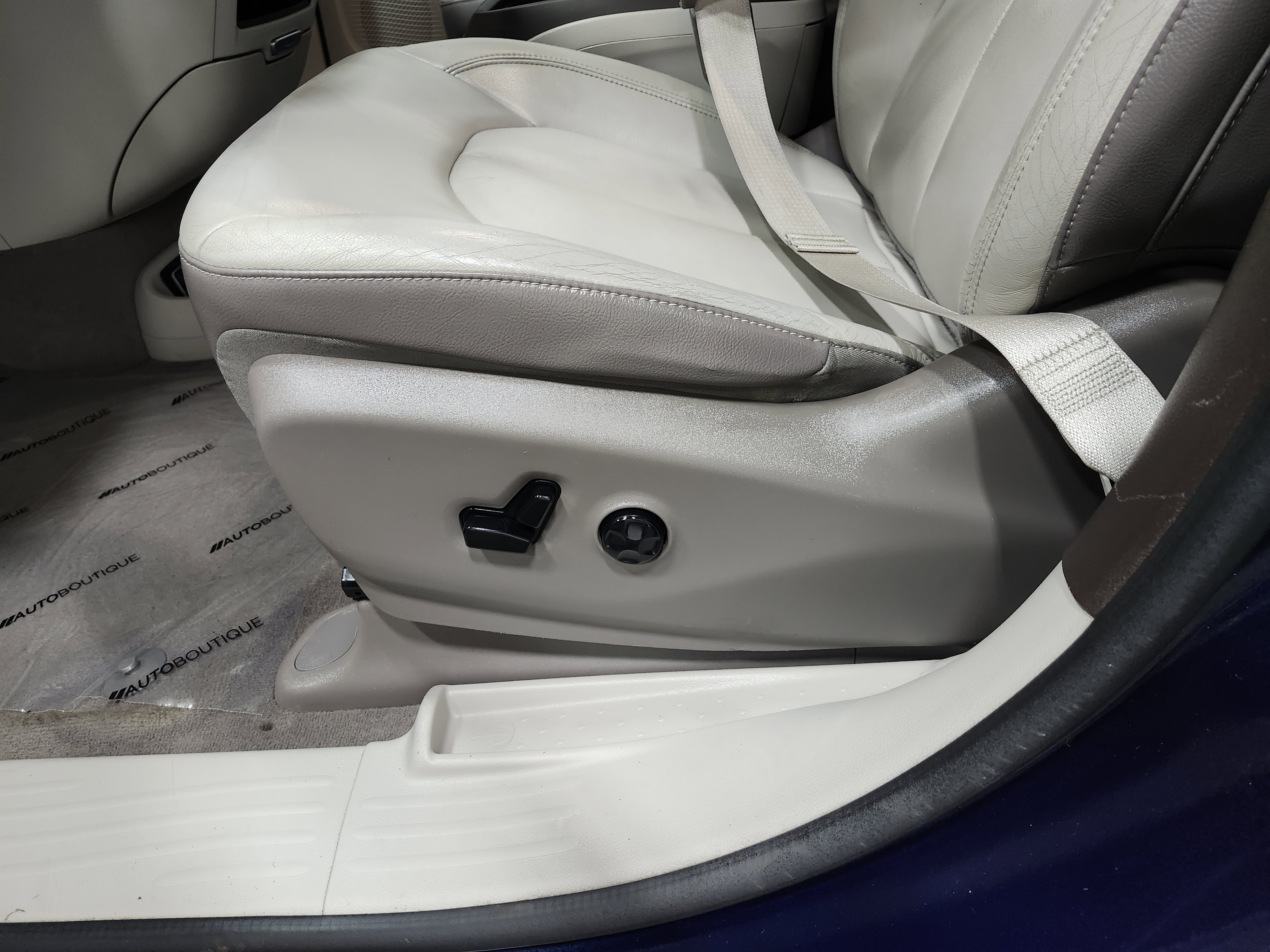 Used 2017 Chrysler Pacifica Touring-L w/ Tire & Wheel Group image 23