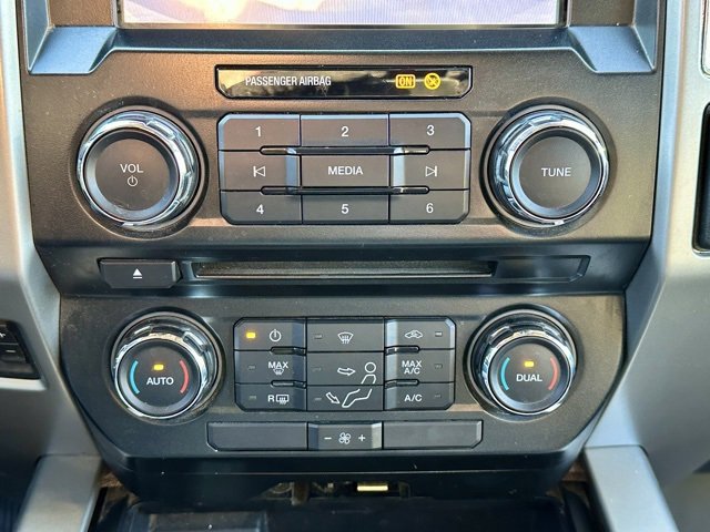 Used 2017 Ford F350 Lariat image 29