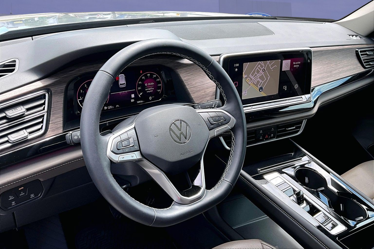 Used 2025 Volkswagen Atlas SEL AWD/4WD image 17