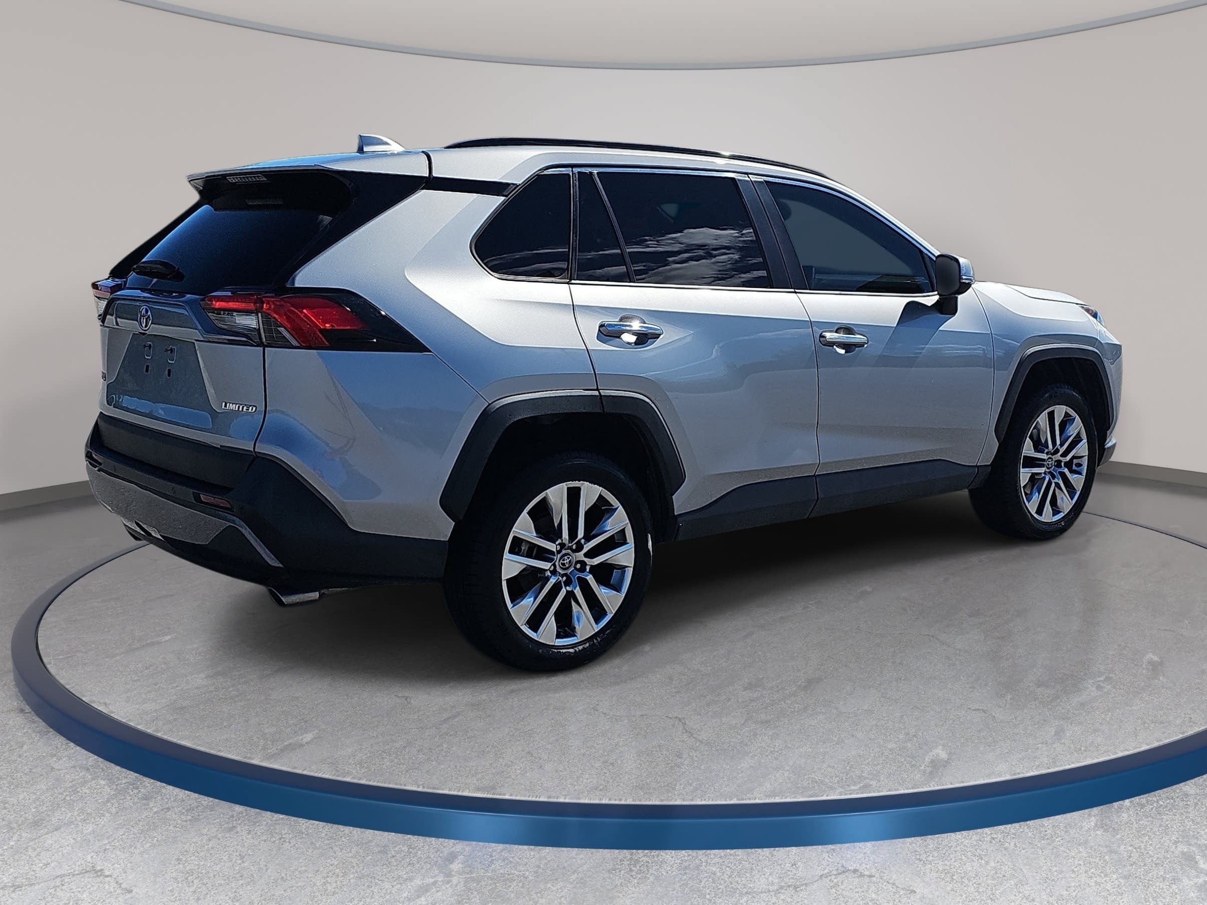 Used 2019 Toyota RAV4 Limited FWD image 5