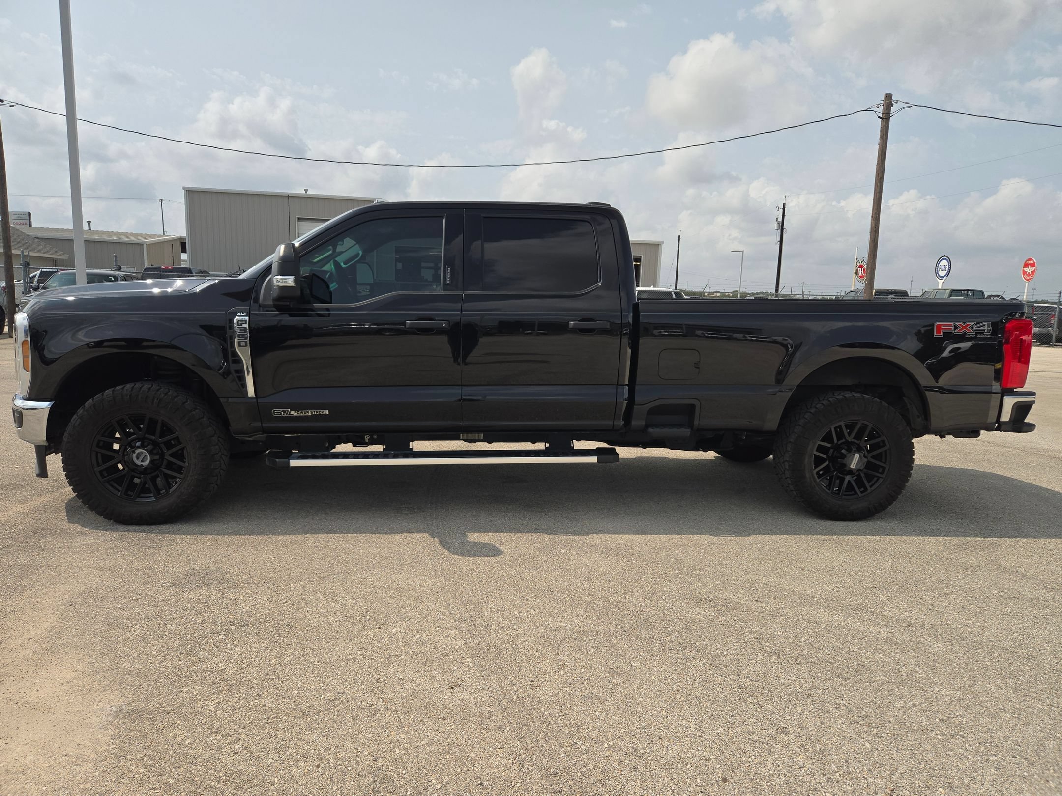 Used 2024 Ford F350 XLT AWD/4WD image 6