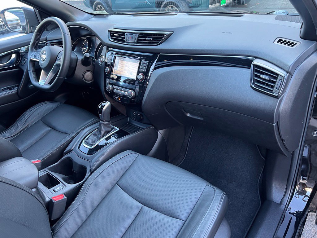 Used 2017 Nissan Rogue Sport SL w/ SL Premium Package FWD image 25