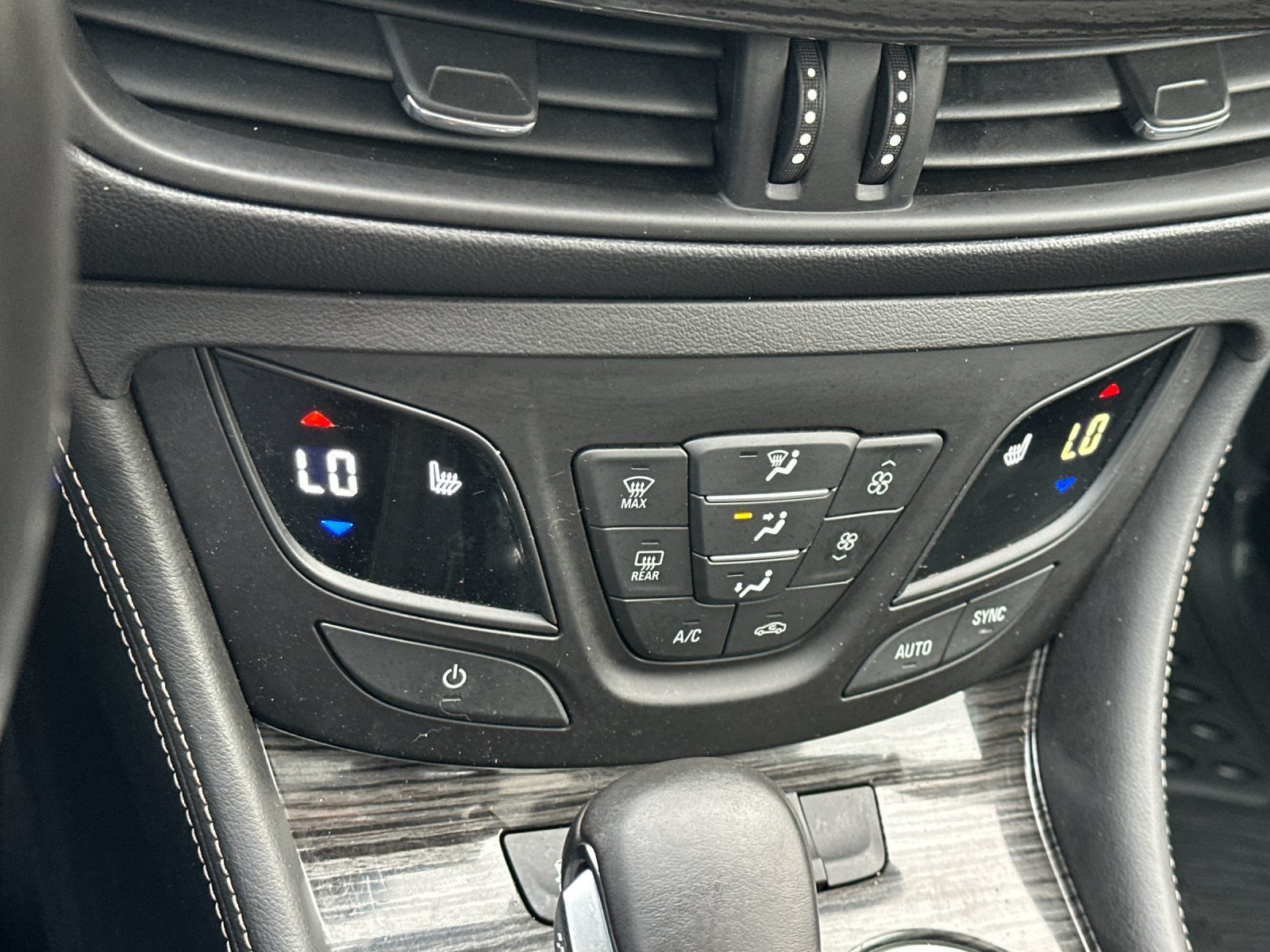 Used 2018 Buick Envision Premium AWD/4WD image 20