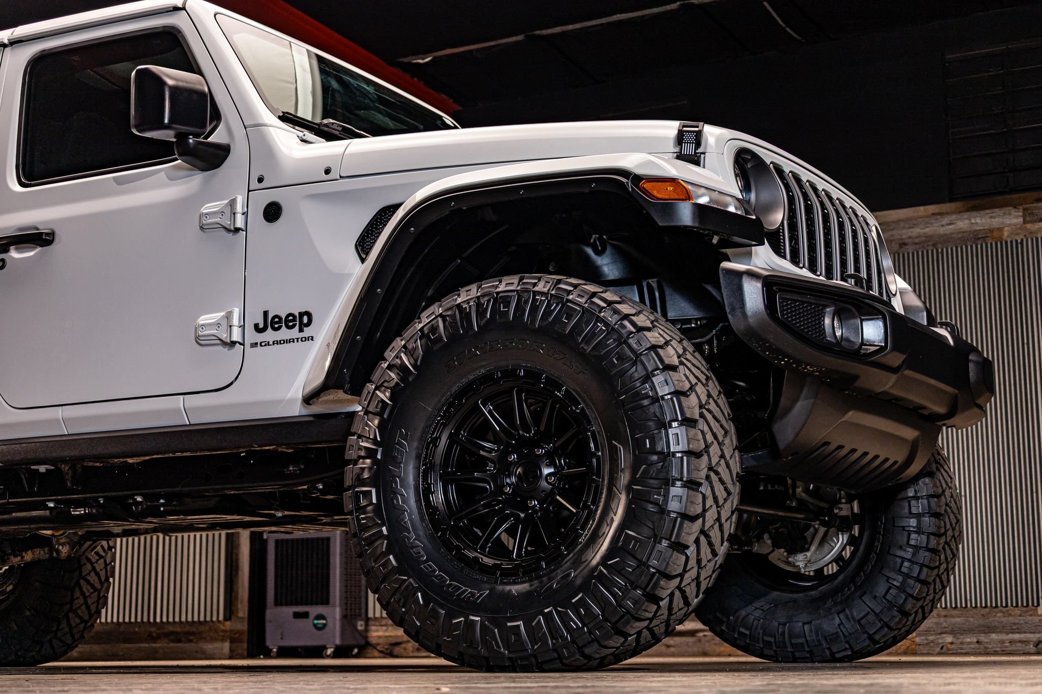 Used 2025 Jeep Gladiator Mojave AWD/4WD image 12
