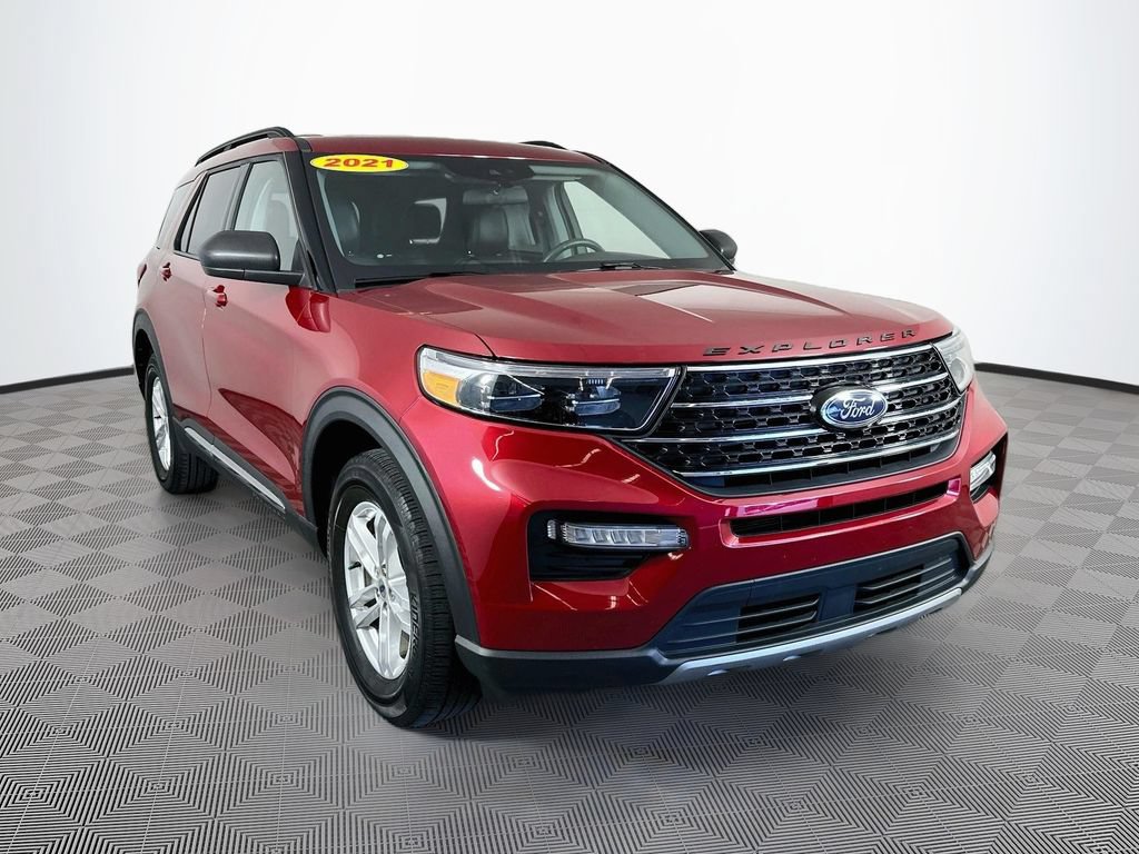 Used 2021 Ford Explorer XLT w/ Equipment Group 202A AWD/4WD image 3