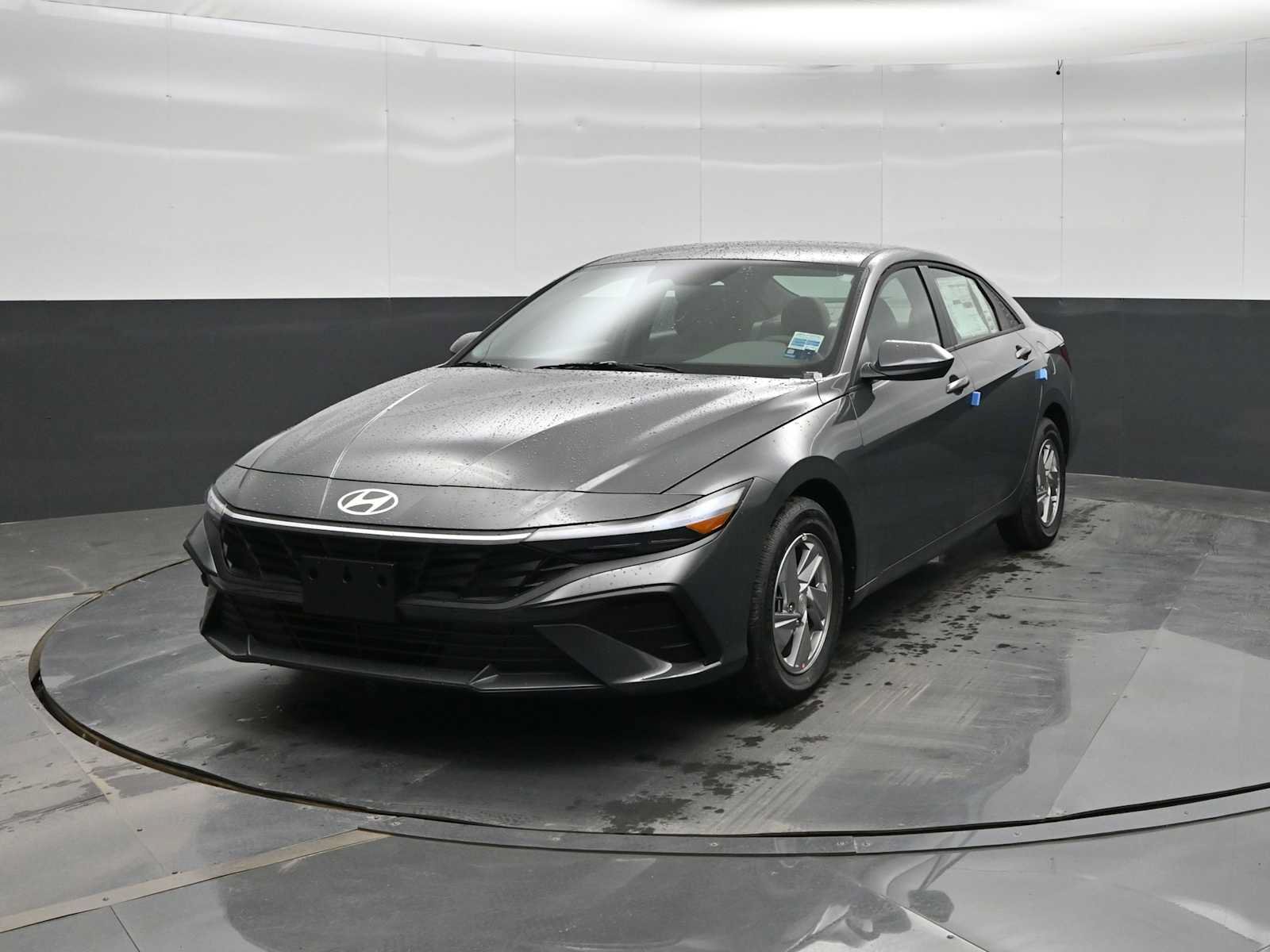 New 2026 Hyundai Elantra SE FWD image 3
