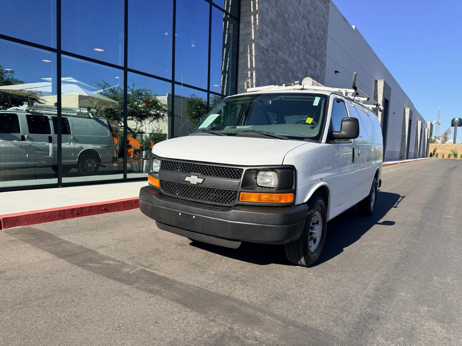 Used 2015 Chevrolet Express 2500 RWD image 1