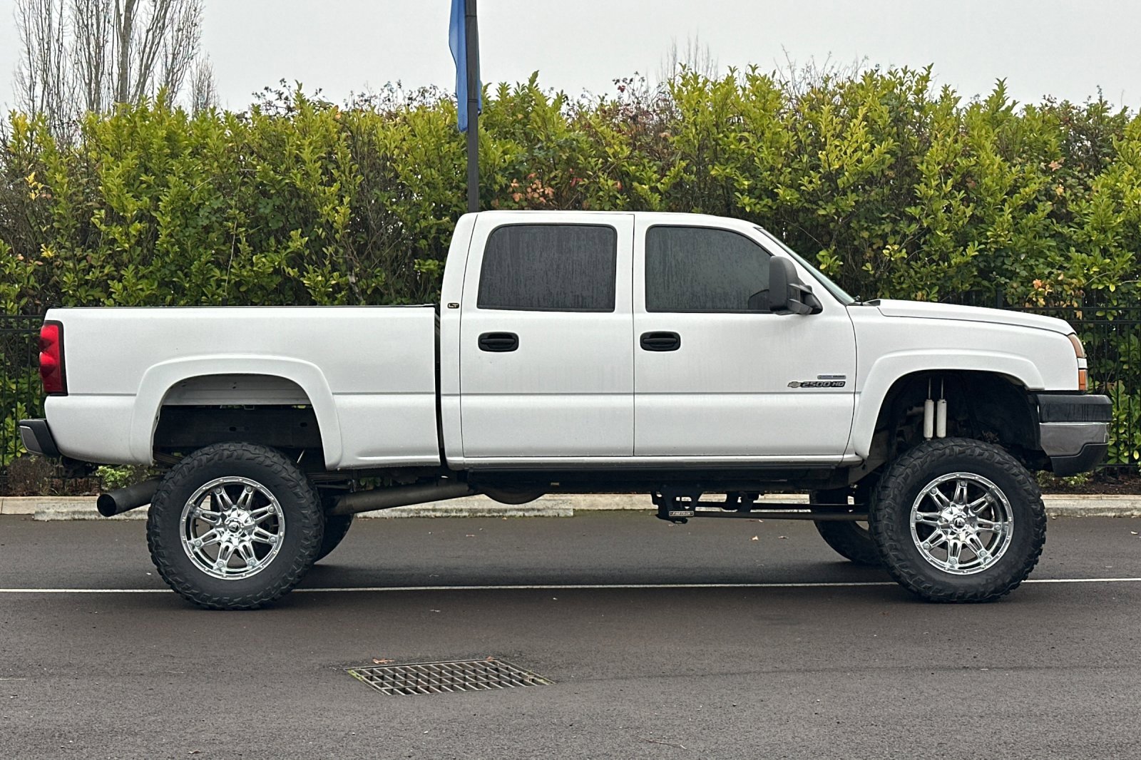 Used 2006 Chevrolet Silverado 2500 LT w/ Heavy-Duty Power Package image 3