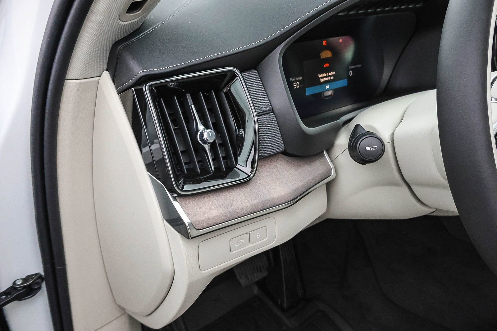 New 2026 Volvo XC90 T8 Ultra w/ Protection Package Premier image 32