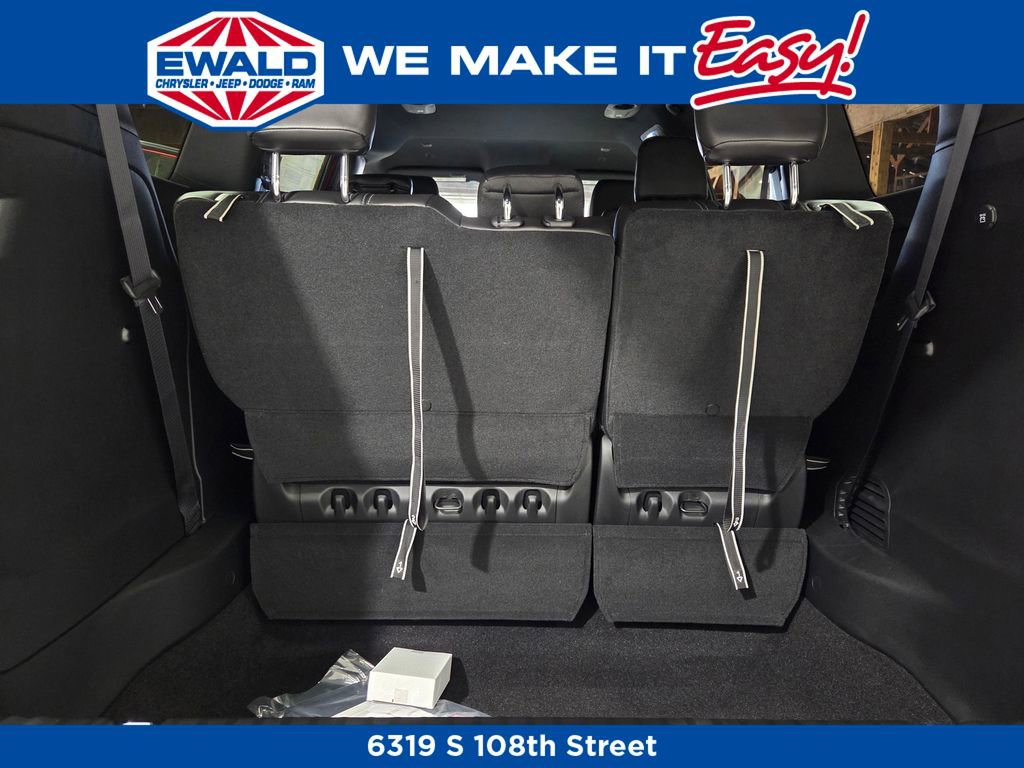 New 2026 Chrysler Pacifica Select image 18