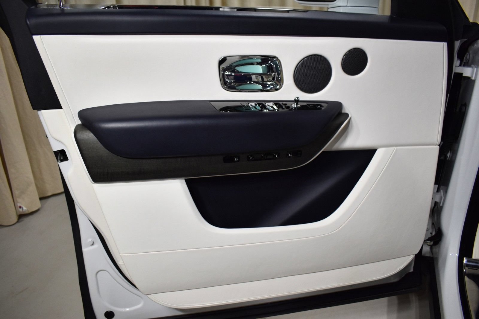 Certified 2024 Rolls-Royce Cullinan AWD/4WD image 22