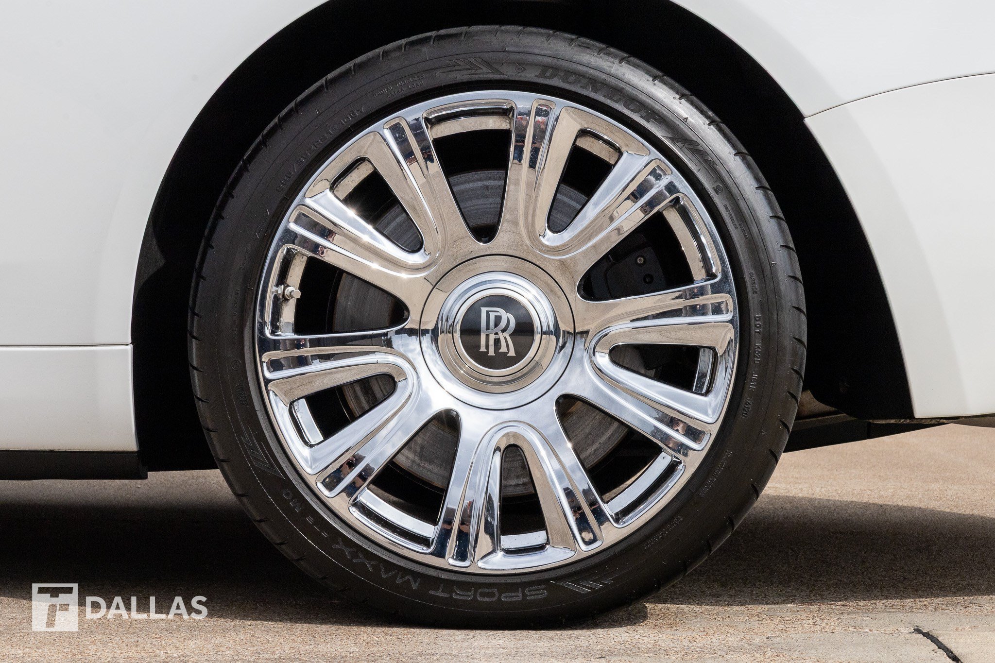 Used 2019 Rolls-Royce Dawn RWD image 9