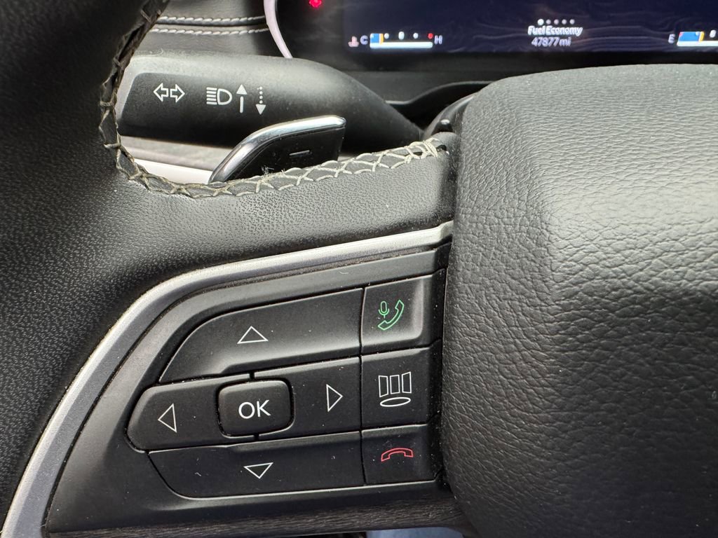 Used 2023 Jeep Grand Cherokee Limited w/ Luxury Tech Group II AWD/4WD image 13