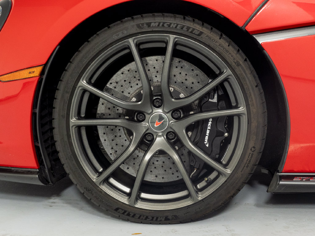 Used 2017 McLaren 570S RWD image 9