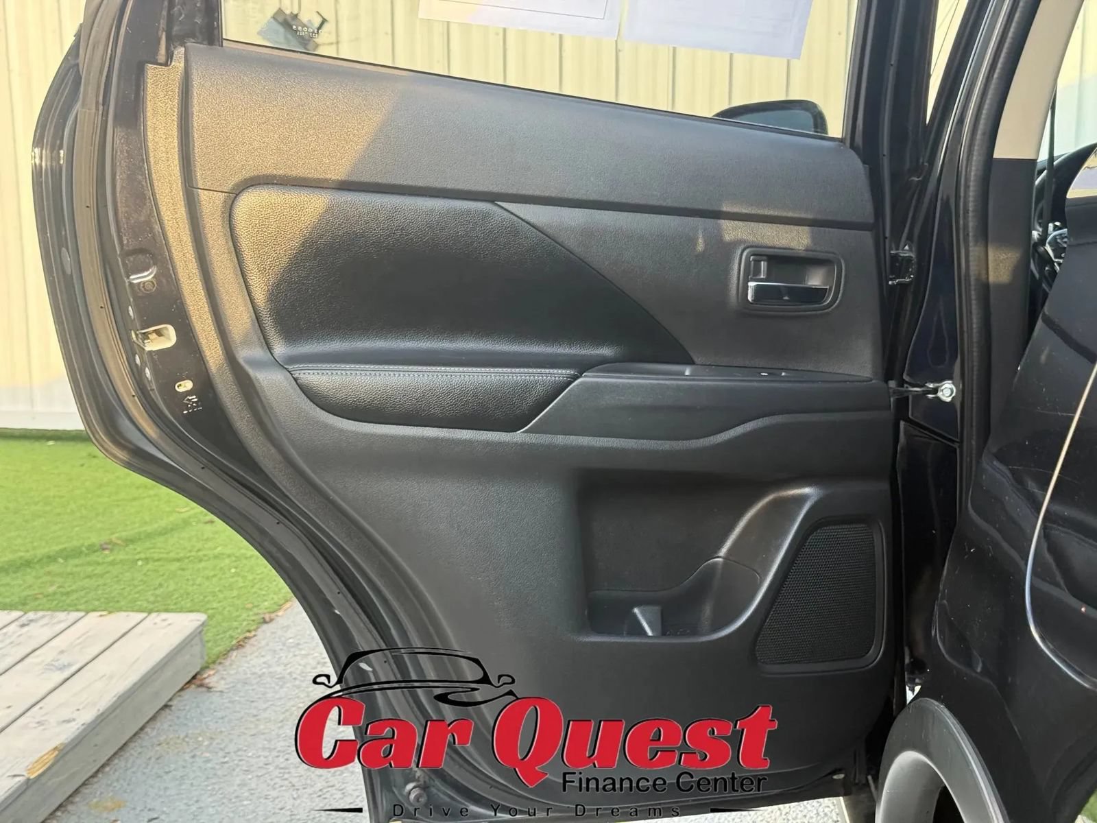 Used 2017 Mitsubishi Outlander GT AWD/4WD image 13