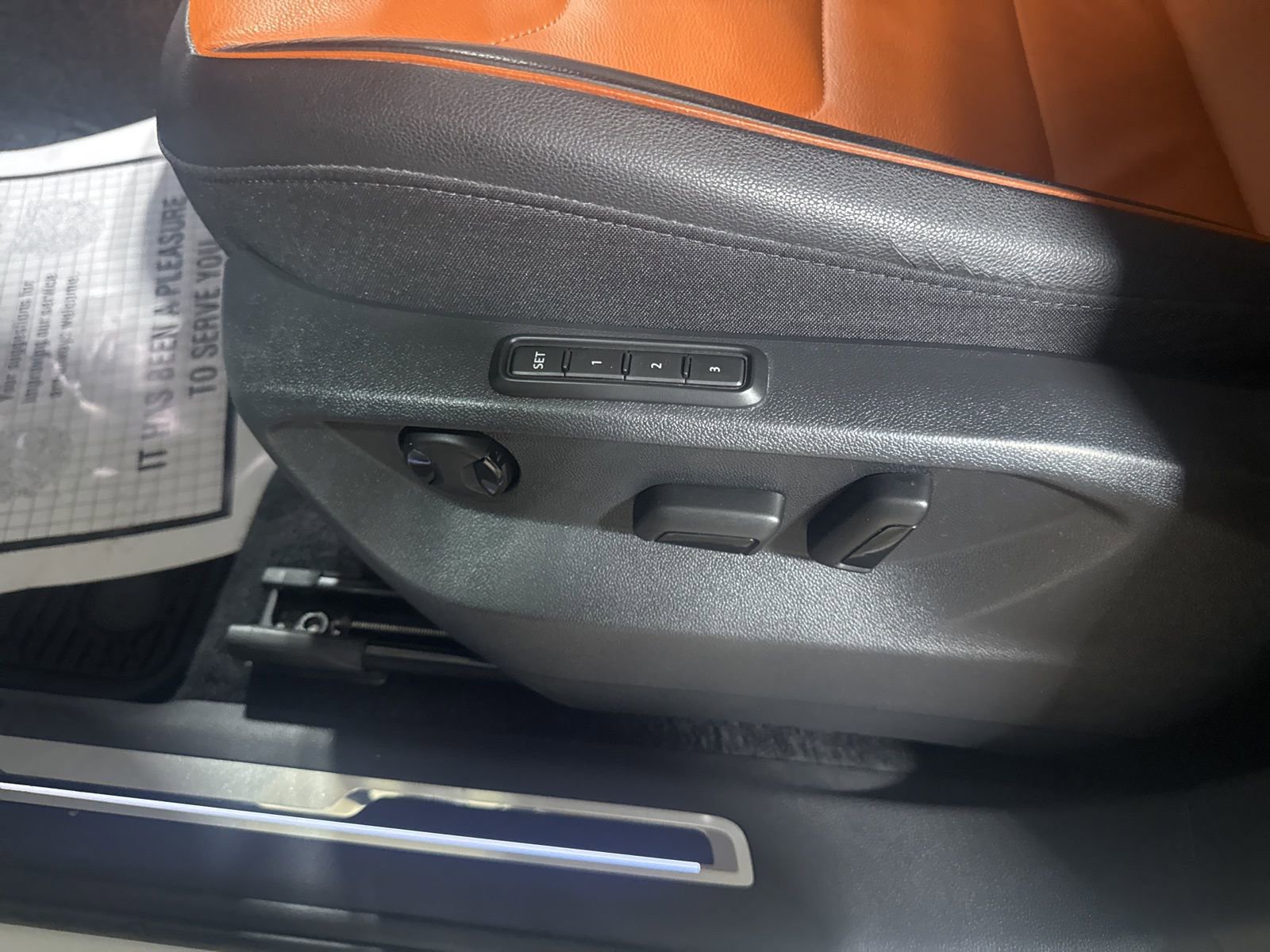 Used 2019 Volkswagen Tiguan SEL Premium image 13