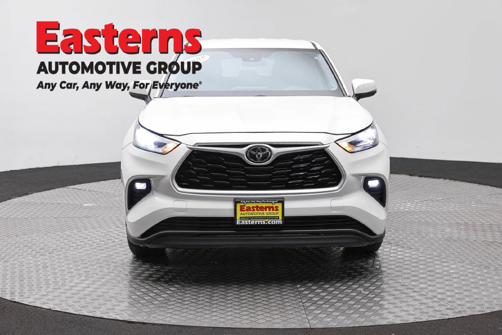 Used 2020 Toyota Highlander LE FWD image 3