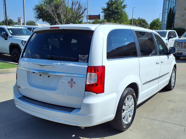 Used 2014 Chrysler Town & Country Touring FWD image 3