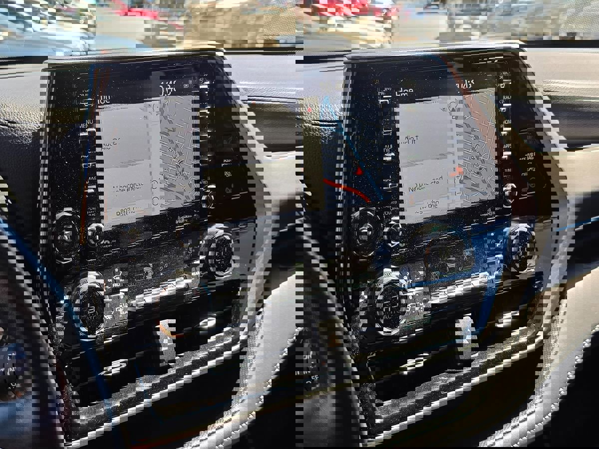 Used 2020 Toyota Highlander XLE image 38