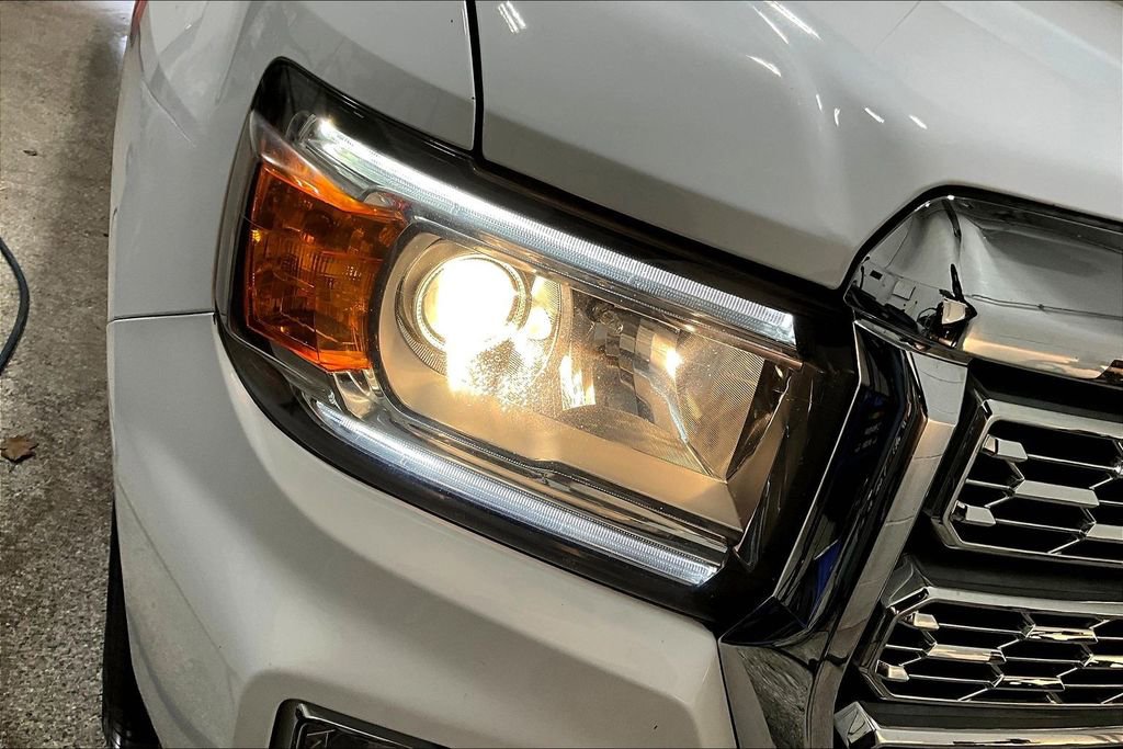 Used 2021 GMC Canyon Denali image 32