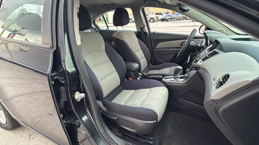 Used 2014 Chevrolet Cruze LS FWD image 36