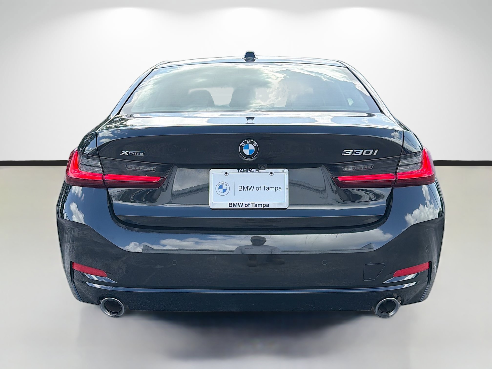 Used 2023 BMW 330i xDrive Sedan w/ Premium Package AWD/4WD image 4