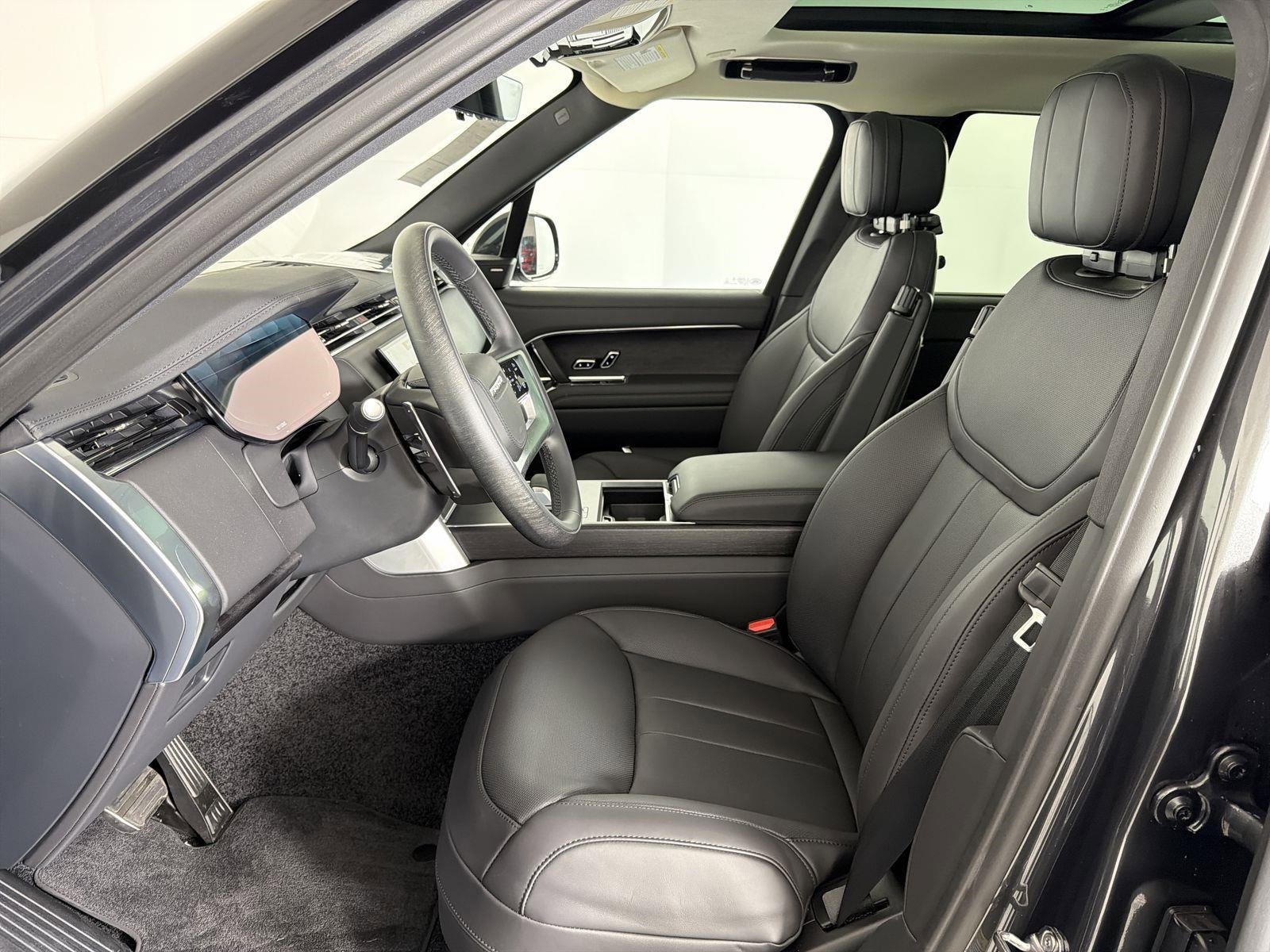 New 2025 Land Rover Range Rover Long Wheelbase SE image 23