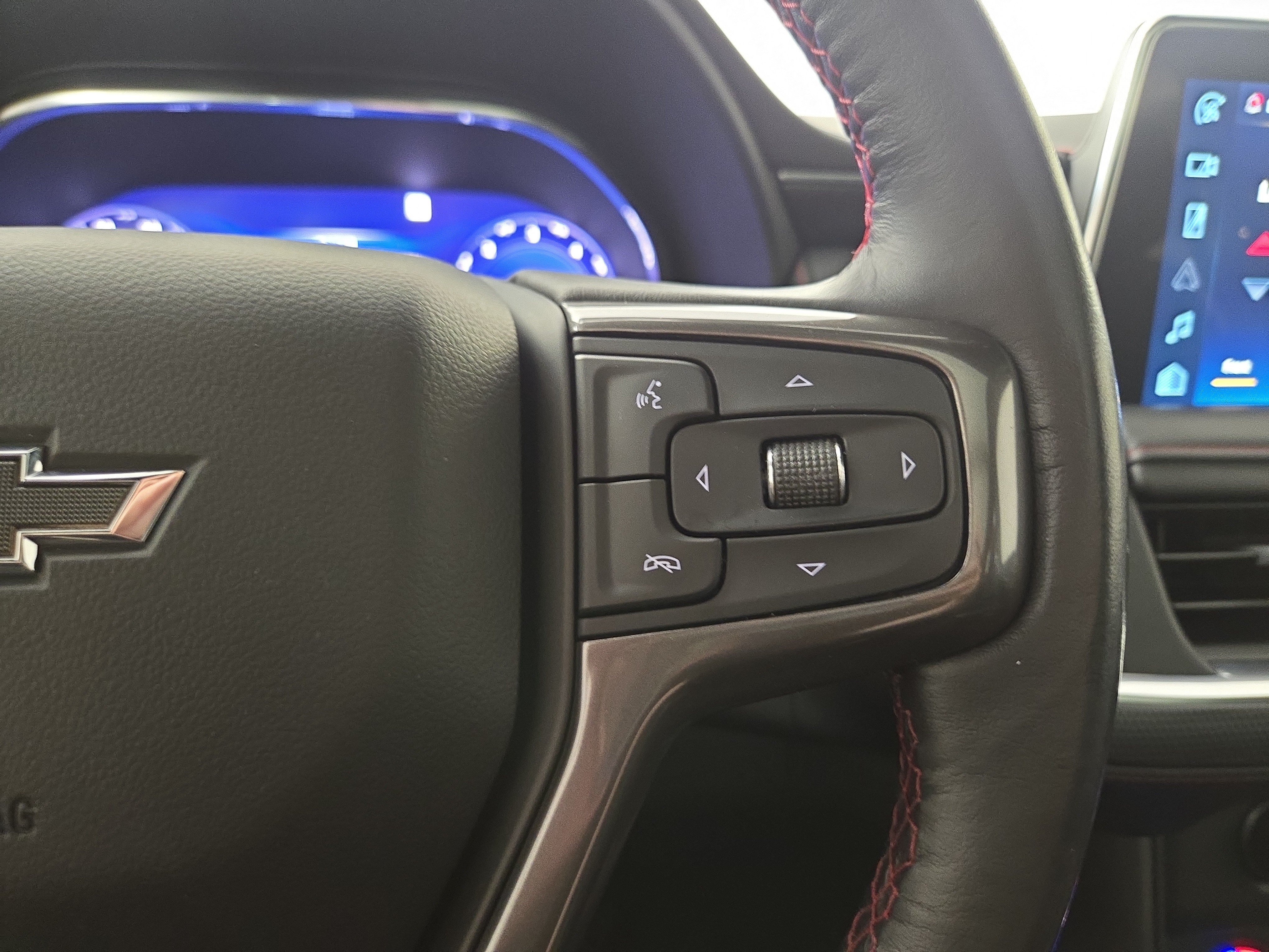Used 2022 Chevrolet Tahoe RST w/ Luxury Package AWD/4WD image 17