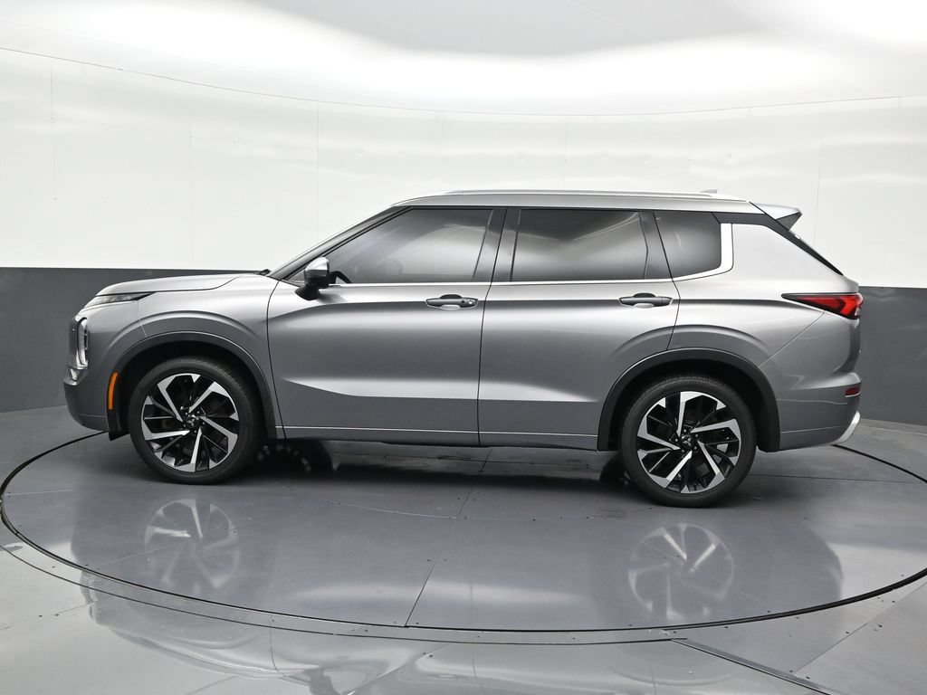 Used 2022 Mitsubishi Outlander SEL AWD/4WD image 2