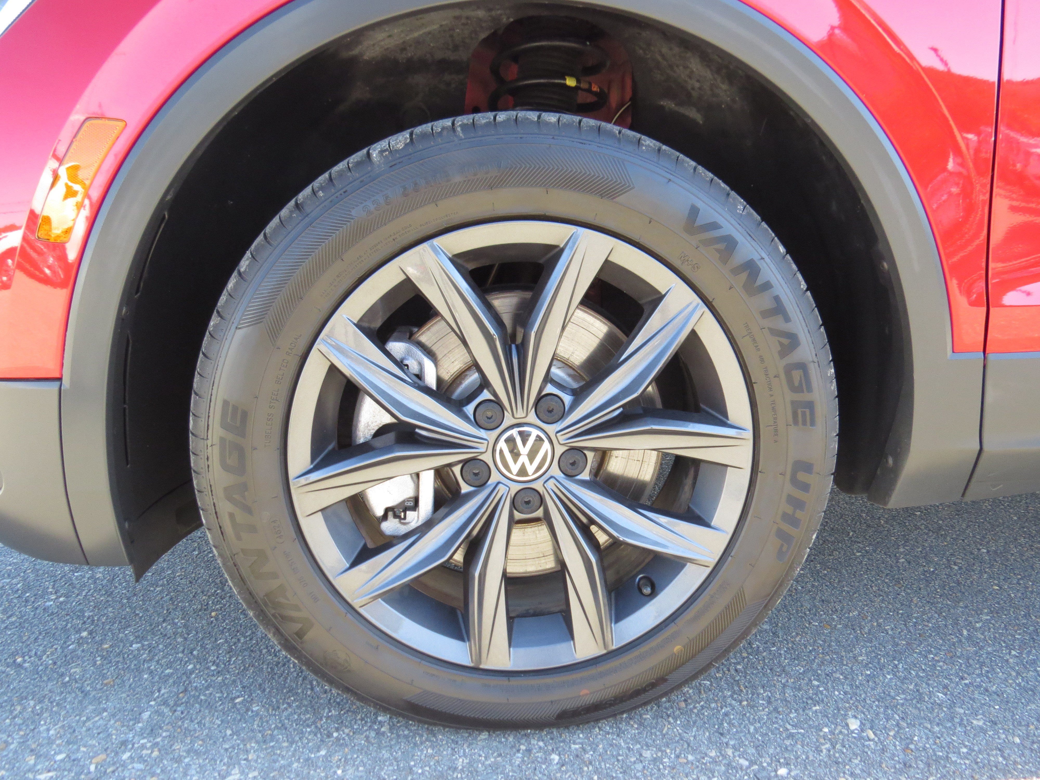 Used 2022 Volkswagen Tiguan SE w/ Panoramic Sunroof Package image 13