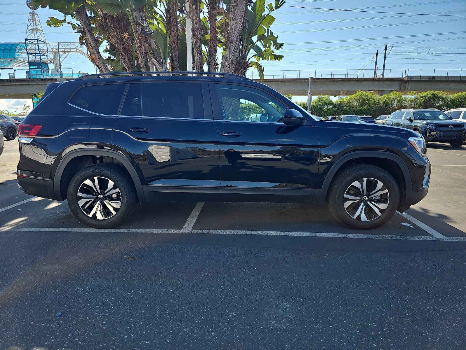 Used 2026 Volkswagen Atlas SE FWD image 4
