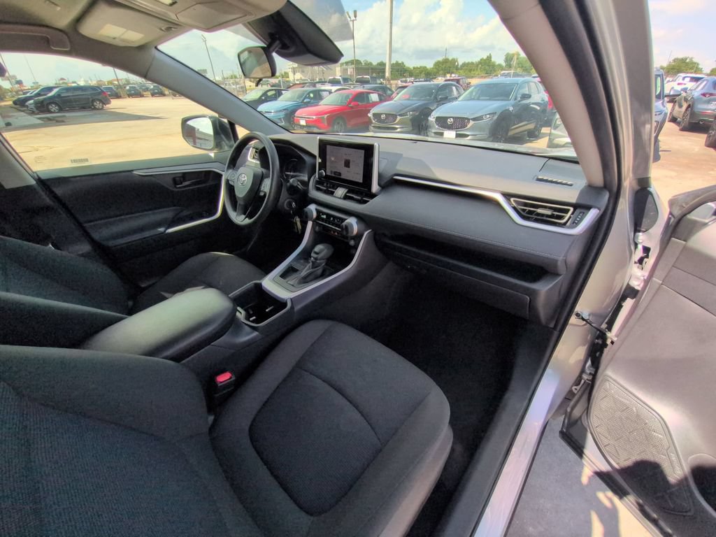 Used 2025 Toyota RAV4 LE FWD image 31