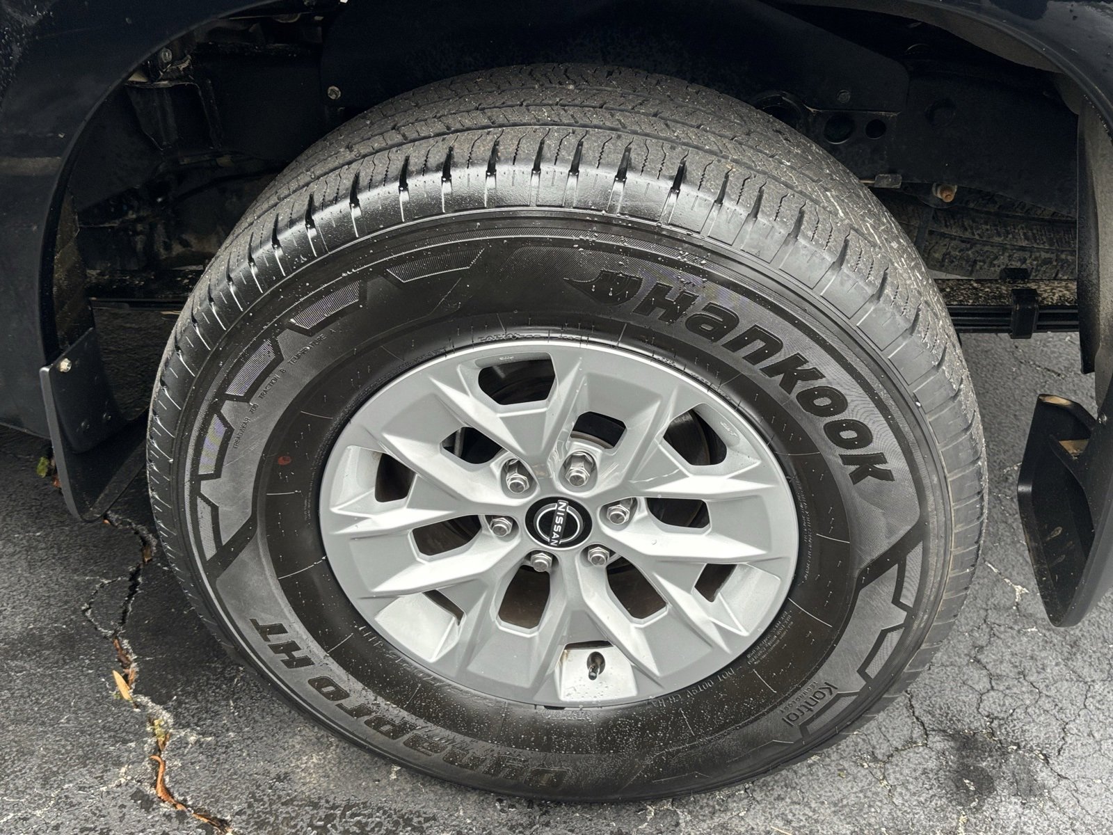 Used 2024 Nissan Frontier SV image 14