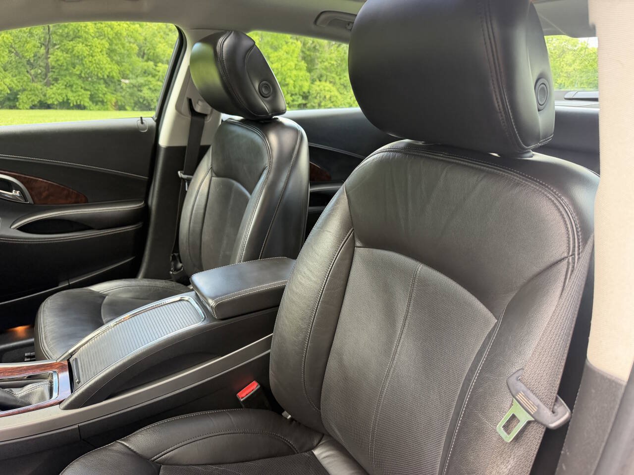 Used 2010 Buick LaCrosse CXS w/ Touring Package FWD image 10