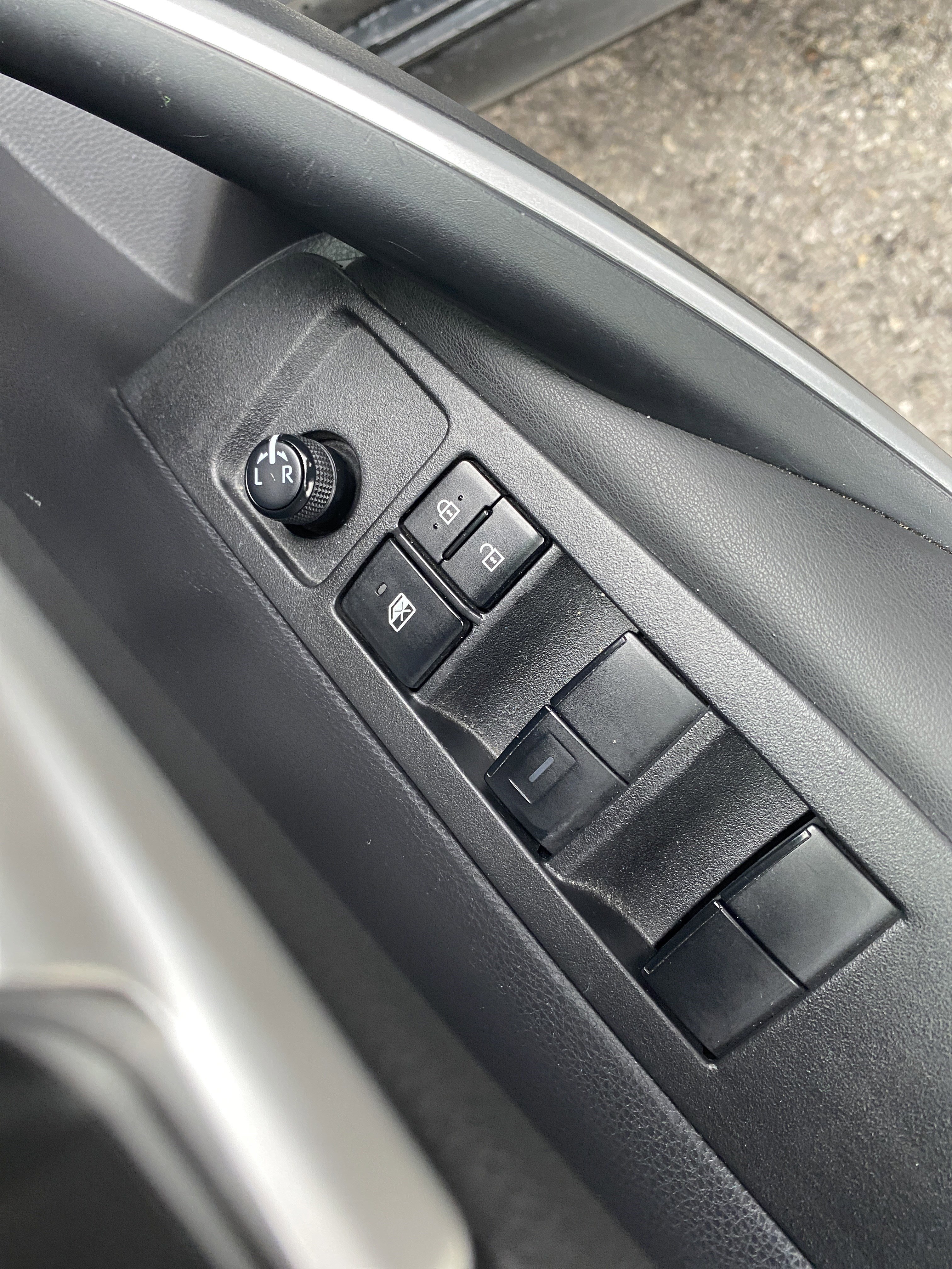 Used 2022 Toyota Corolla SE w/ SE Premium Package image 18