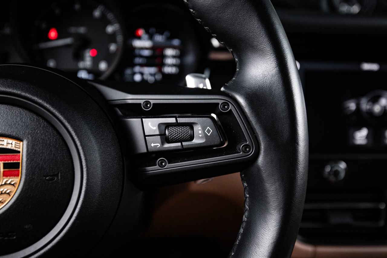Certified 2024 Porsche Macan AWD/4WD image 16