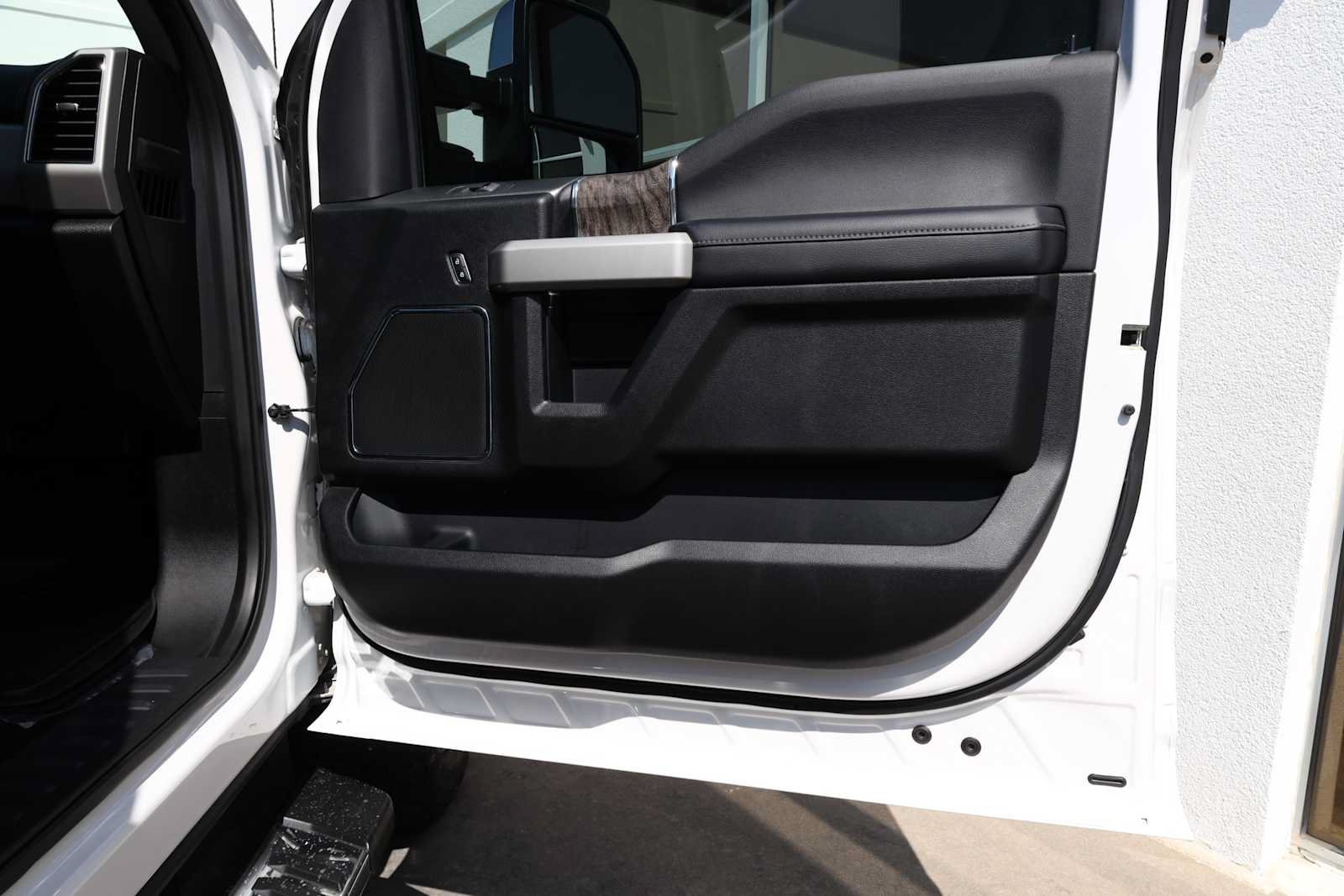 Used 2018 Ford F250 Lariat w/ Lariat Ultimate Package AWD/4WD image 52