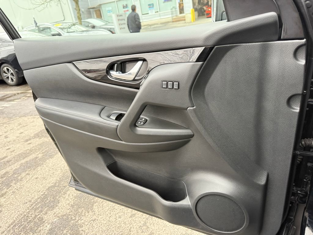 Used 2022 Nissan Rogue Sport SV w/ Technology Package image 24