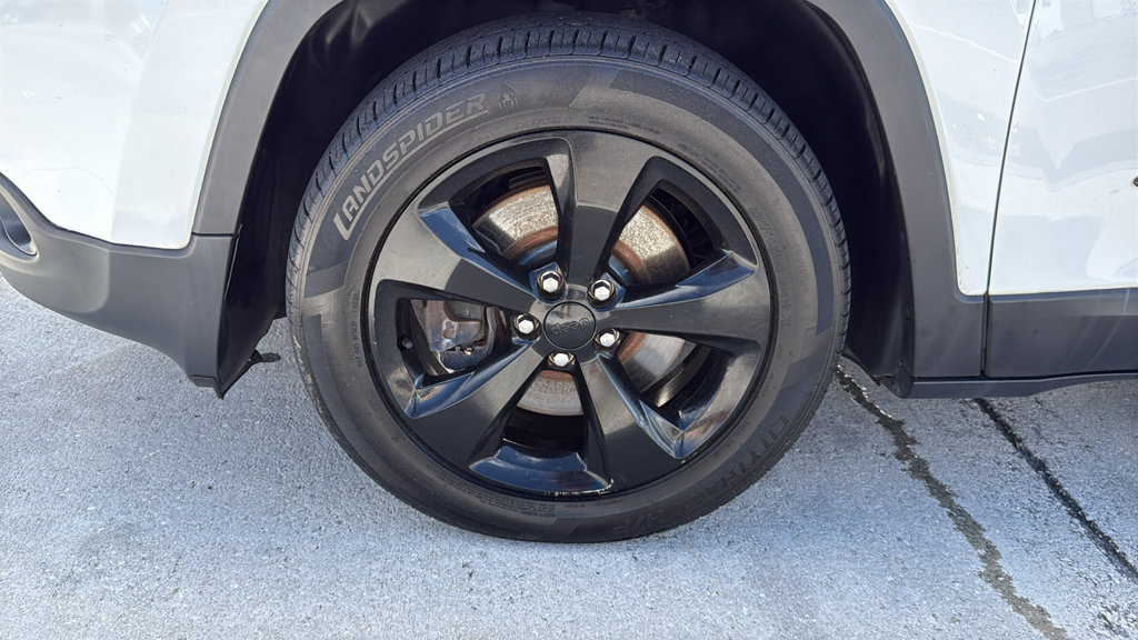 Used 2018 Jeep Cherokee Latitude FWD image 18