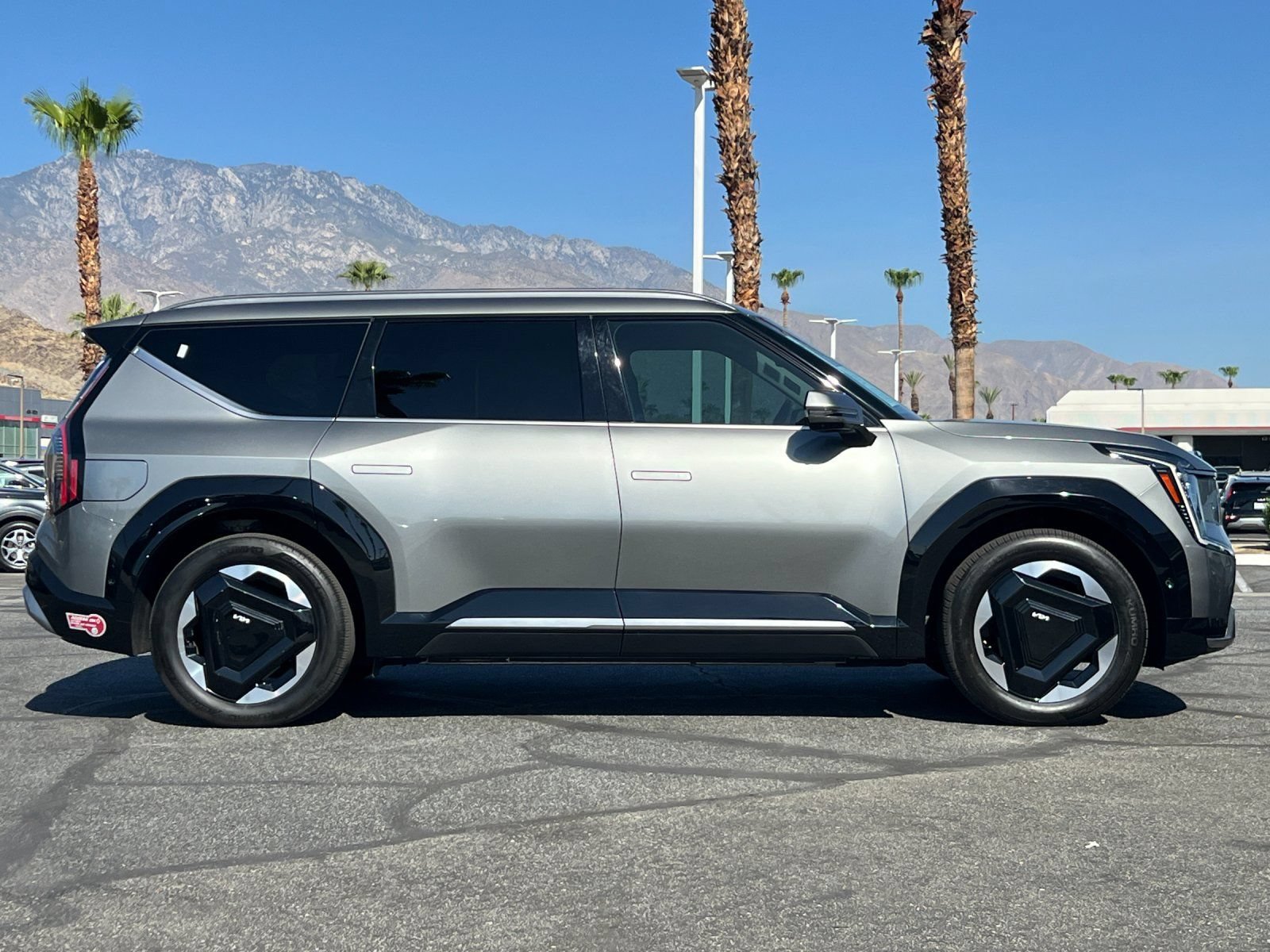 Certified 2024 Kia EV9 Land AWD/4WD image 2