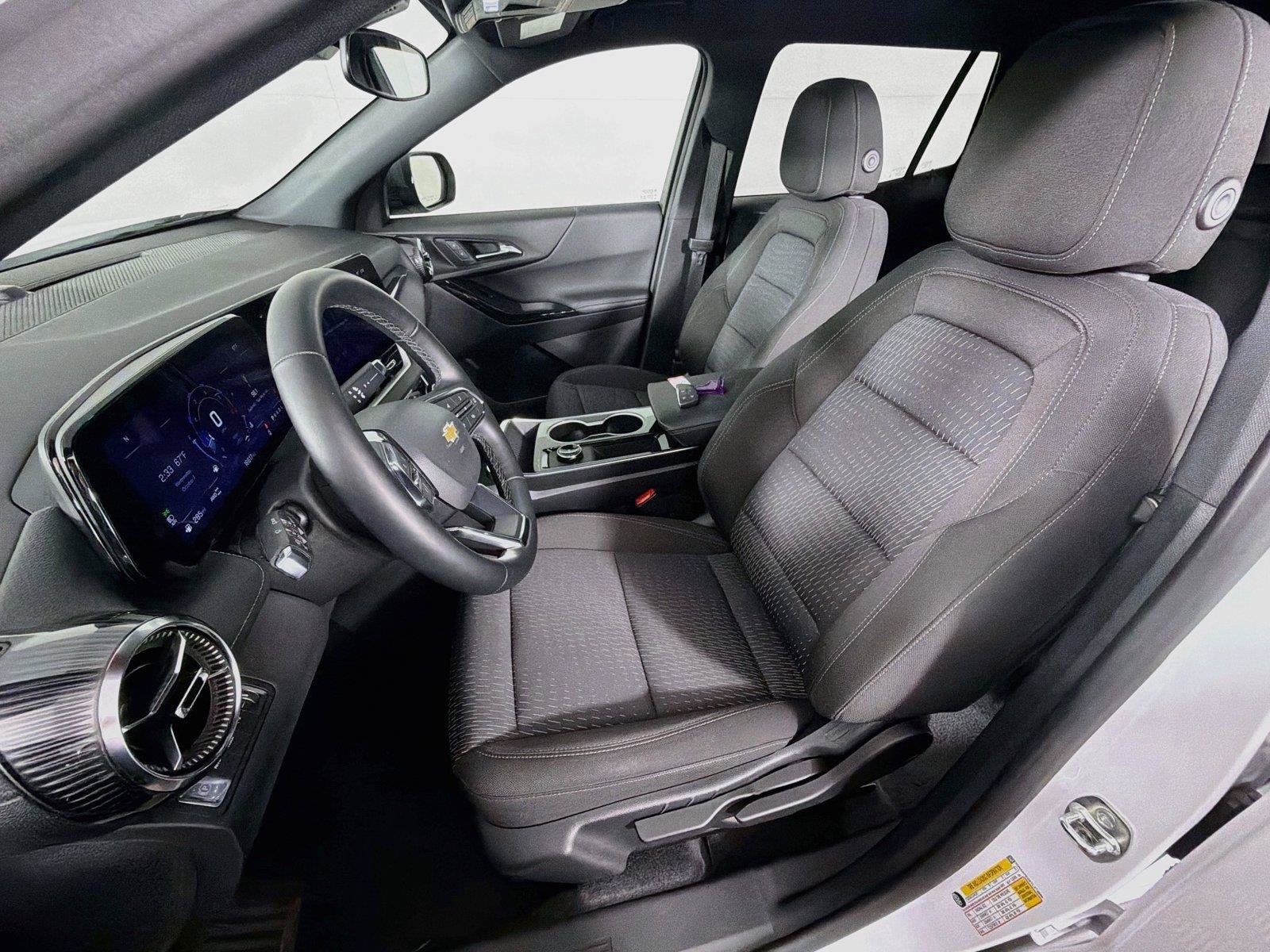 Used 2026 Chevrolet Equinox LT AWD/4WD image 2