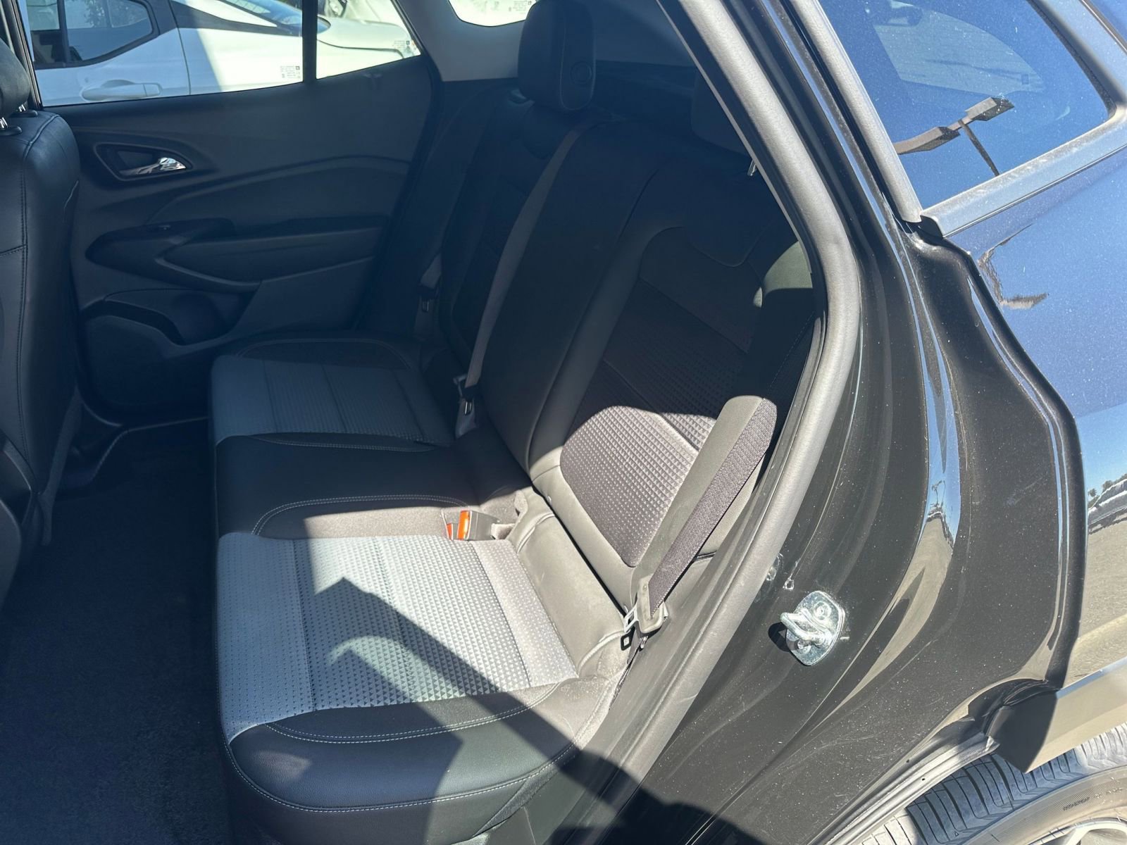 Used 2025 Chevrolet Trax LT FWD image 37