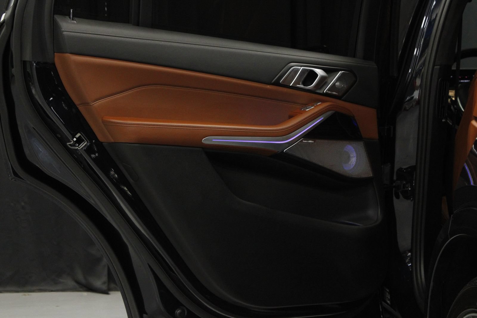 Used 2024 BMW ALPINA XB7 AWD/4WD image 13