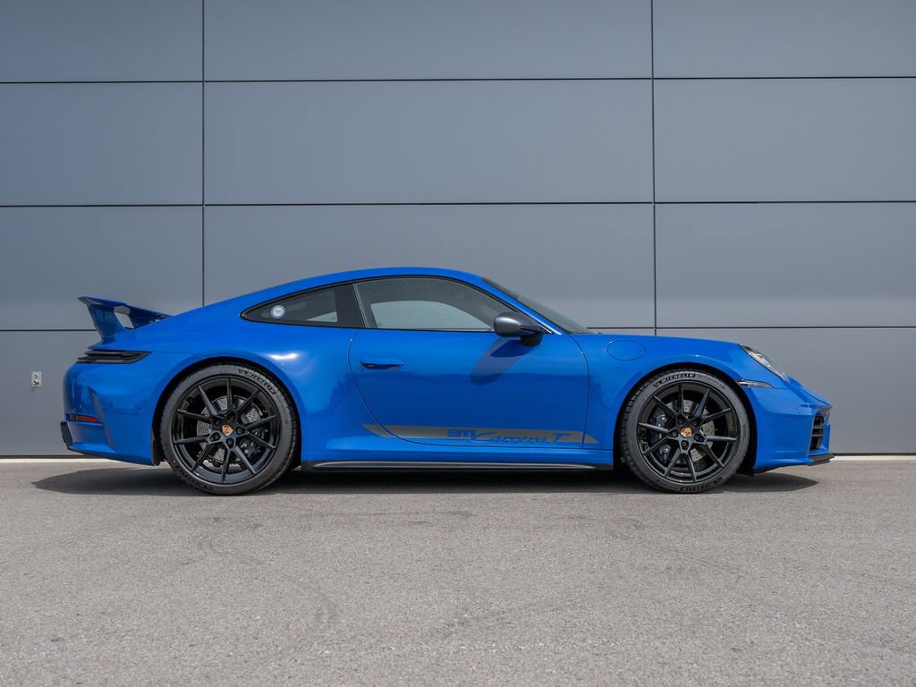 Used 2025 Porsche 911 Carrera RWD image 5