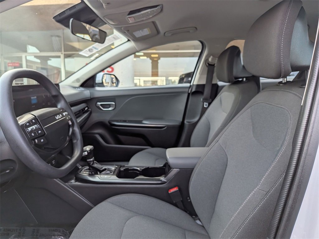 Used 2025 Kia K4 LXS image 15
