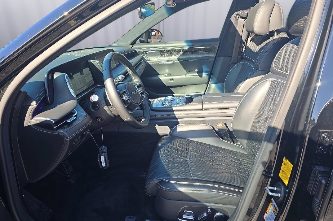 Used 2024 Genesis G90 3.5T AWD/4WD image 3