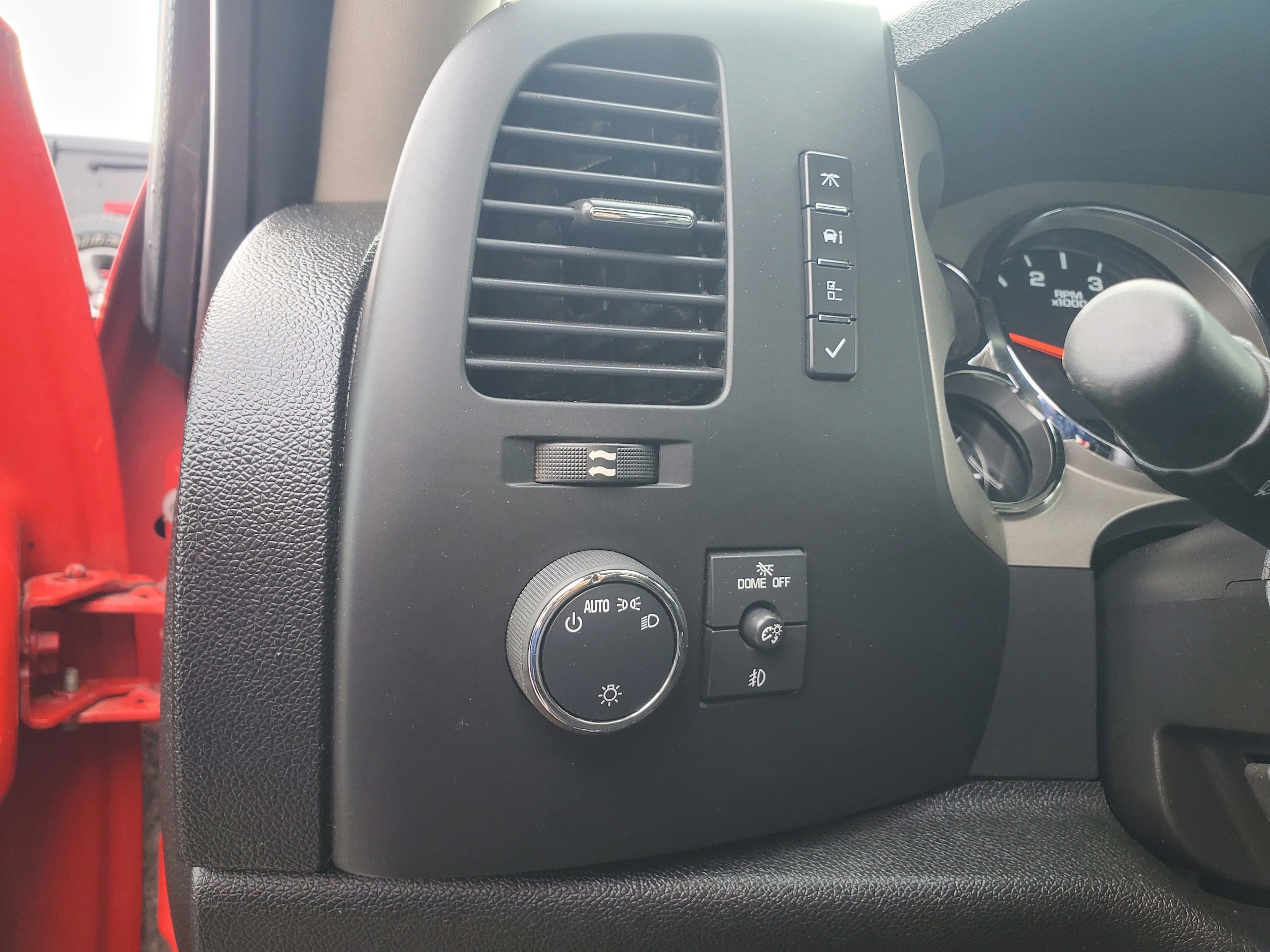 Used 2013 Chevrolet Silverado 2500 LT w/ Interior Plus Package AWD/4WD image 11