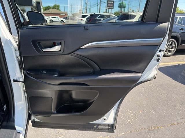 Used 2019 Toyota Highlander AWD V6 image 18